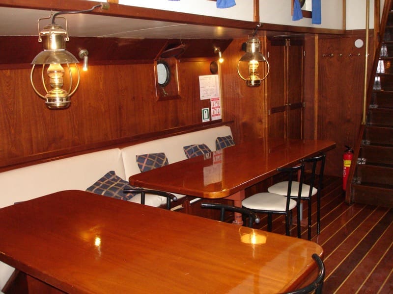 Genießt ein Koch-Workshop in der Kombüse mit Profi aus der Sternegastronomie